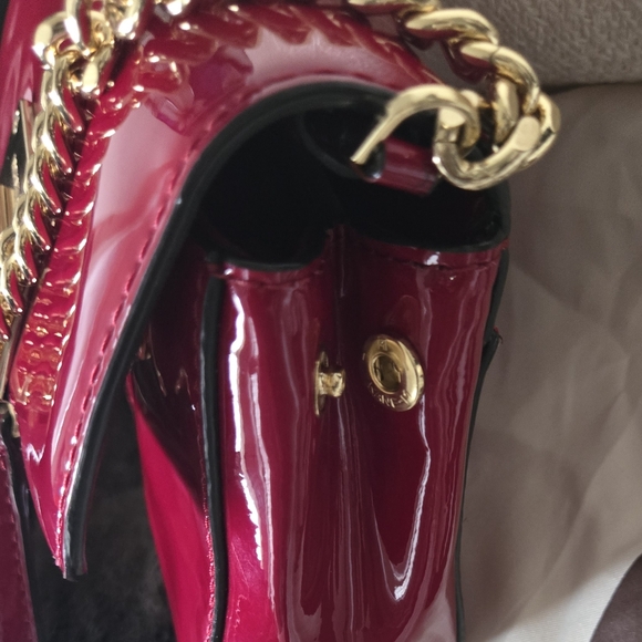 💥 SALE💥 NEWISH >>>Michael Kors: Tina Patent Leather Clutch Crossbody Bag - Picture 8 of 11